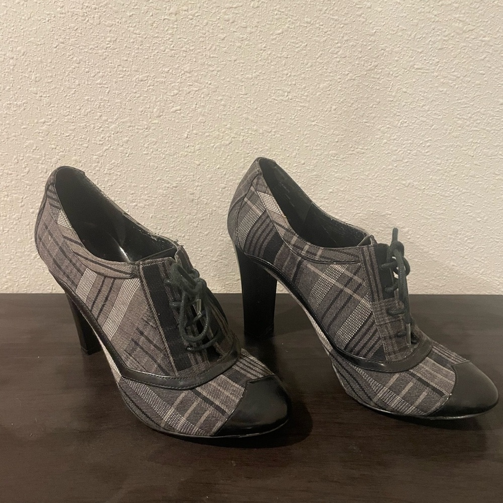 Steve Madden Black and Gray Lace Up Boots - Picture 3 of 4